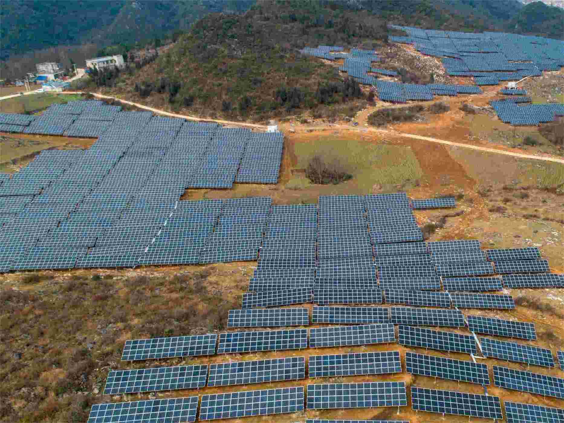 Progetto di connessione alla rete solare da 16 MW in montagna (Guizhou, Cina)